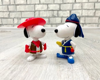 set of 2 plastic peanuts snoopy figure 3.5" McDonalds Happy Meal snoopy toys snoopy plastic cake topper collectible toy kids Childrens Toy