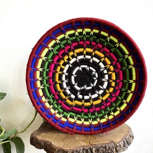 Prato de vime marroquino: decoração de parede boho colorida (30 cm)