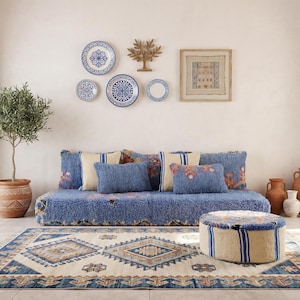 Handgemaakte Marokkaanse wollen vloerkussenset 180 cm: ongevuld tapijt, bankhoezen - bohostijl blauwe authentieke woonkamer + ronde poef