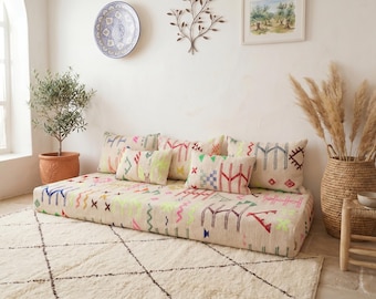 6 stóp (180 cm) Ręcznie robiony biały kilim wełniany zestaw pokrowców na sofę w stylu marokańskim: niepchana poduszka podłogowa z poduszkami w stylu boho