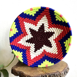 Prato de vime marroquino: decoração de parede boho colorida (30 cm)
