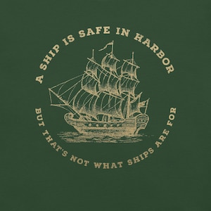 Camiseta vintage de barco náutico: «Un barco está seguro en el puerto, pero no es para eso». Camiseta con frase de navegación, regalo motivacional para los amantes del océano. imagen 7