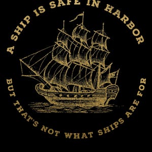 Camiseta vintage de barco náutico: «Un barco está seguro en el puerto, pero no es para eso». Camiseta con frase de navegación, regalo motivacional para los amantes del océano. imagen 8