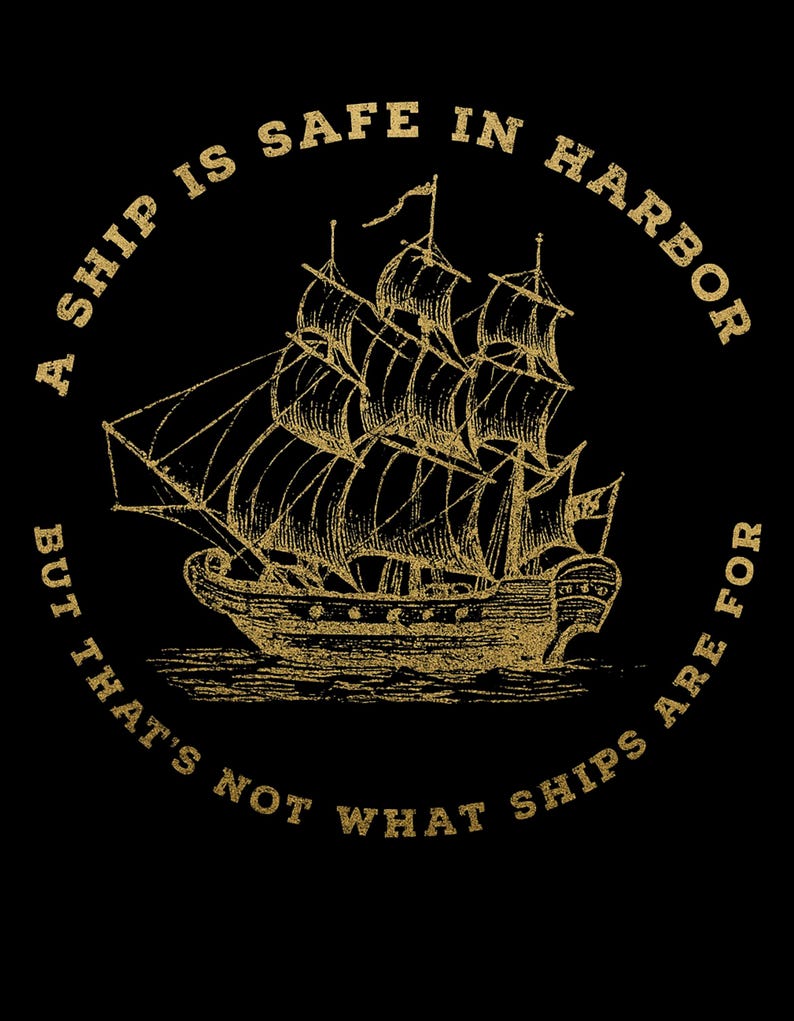 Camiseta vintage de barco náutico: «Un barco está seguro en el puerto, pero no es para eso». Camiseta con frase de navegación, regalo motivacional para los amantes del océano. imagen 8