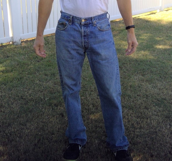 33 32 levis