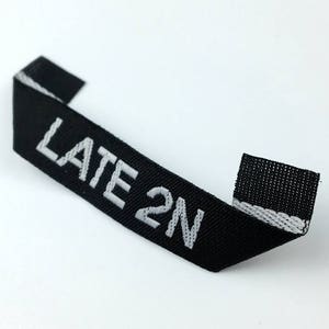 verstekvouw geweven label op maat, op maat gemaakt verstekvouw geweven label, hoge kwaliteit vouw geweven label, aangepaste verstekvouw tags met logo