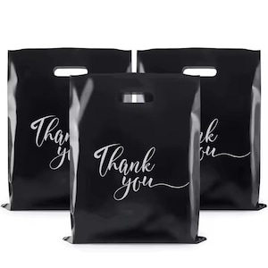 ブティック向けロゴ入りカスタムショッピングバッグ 500 個 ロゴ入りカスタムプラスチックギフトバッグ ビジネス向けロゴ入りカスタム商品バッグ