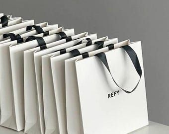サテンリボンハンドル付きカスタムロゴ紙袋：ブティックショッピングバッグ（100枚）