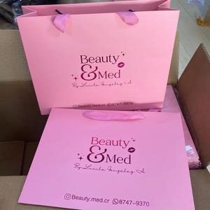 100 pièces Logo personnalisé Boutique Sacs en papier Sacs à provisions avec poignée Vêtements Sac de marchandise Boutique Sac de vente au détail Sac cadeau de fête Sac de mariage