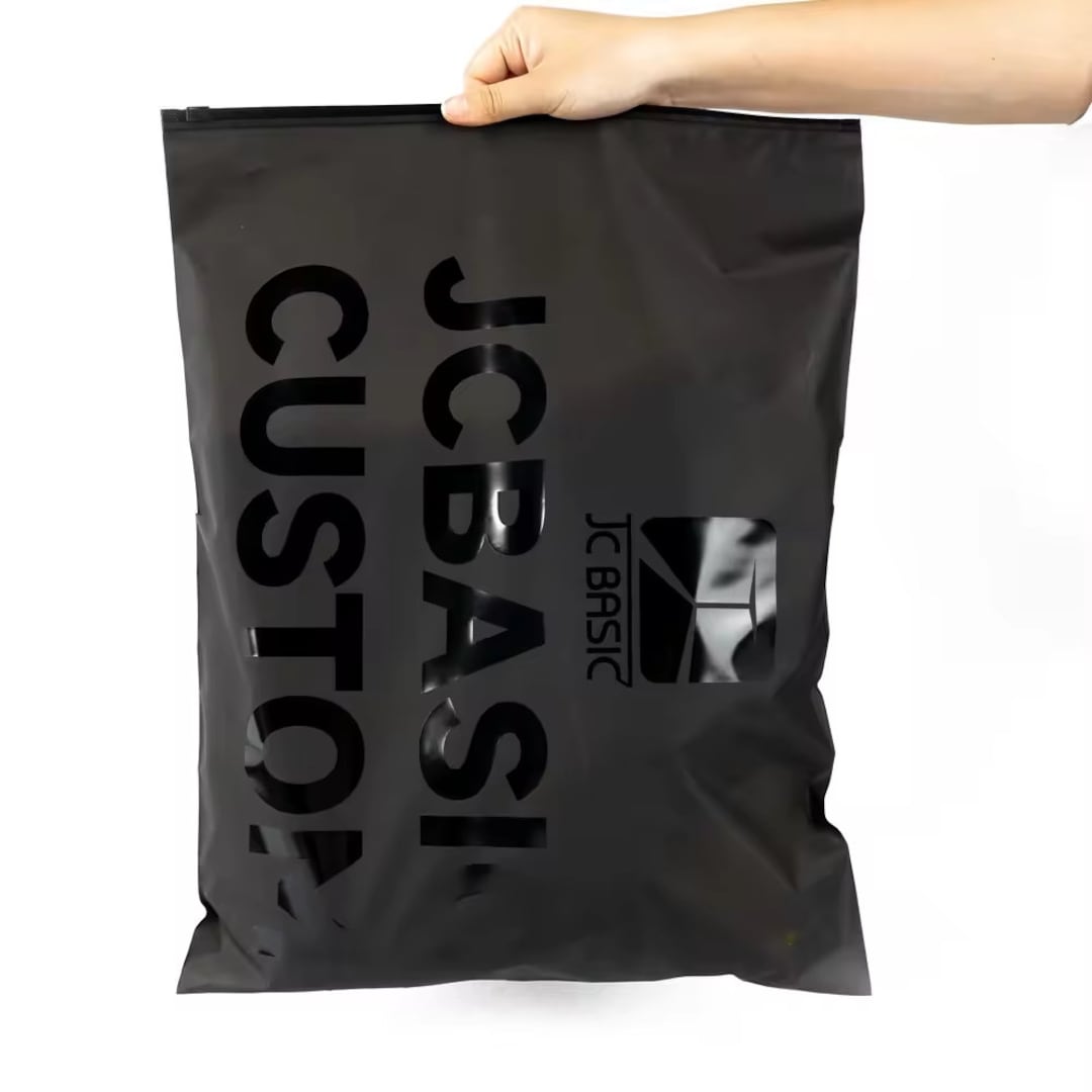 Custom Matte Black Plastic Packaging Zipper Bags for Apparel