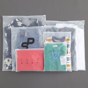 25個 10x14''/25 x 35 cm カスタムフロストジッパーバッグ、透明ジッパーバッグ、高品質の衣類用プラスチックバッグ、カスタムジッパーバッグ