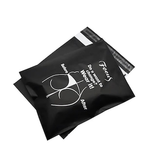 Bolsas de envío autosellables adhesivas de polietileno negro mate personalizadas de 100 a 1000 unidades, extremadamente livianas, con logotipo de un color, bolsa de envío personalizada