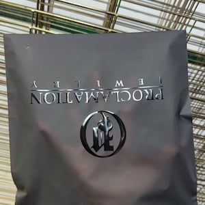 Logo personalizzato stampato riutilizzabile effetto UV abbigliamento T-shirt imballaggio CPE cerniera scorrevole imballaggio in plastica borsa con cerniera