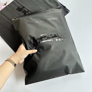 50-1000個カスタムフロストジッパーロックバッグ、黒透明プラスチックバッグ、包装用ポリバッグ、衣類用ジッパーバッグ、PEプラスチックジッパーバッグ