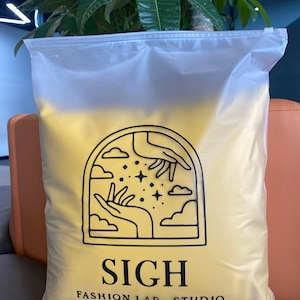 100 10x14''/25 x 35 cm カスタムプラスチックバッグ 25cmx35cm、ジッパーバッグ、ロゴ入りフロストジッパーバッグ、ジップクローズバッグ、ジップバッグ