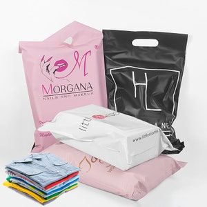 100 pezzi di buste postali personalizzate nere/bianche/rosa con manico, logo personalizzato, buste per la spedizione, buste per indumenti, buste in polietilene