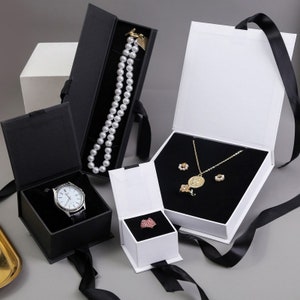 Caja de papel blanco de 50 Uds., caja de joyería personalizada, caja de embalaje con logotipo personalizado, collar, pendientes, caja de cartón con cajón a granel