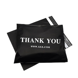 50-1000 bolsas de envío autosellantes adhesivas personalizadas de polietileno negro mate extremadamente livianas con logotipo de un color
