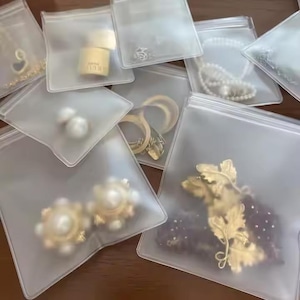 Bolsas de joyería con logotipo personalizado, de 9,5 x 10 cm (3,75 x 4 pulgadas), para pulseras, collares, anillos y embalaje transparente, 100 unidades.