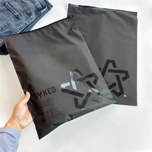 Sacchetto con cerniera smerigliato nero con stampa personalizzata per abbigliamento, sacchetti di plastica con cursore opaco per imballaggio di indumenti, sacchetto con cerniera per magliette