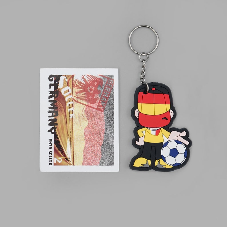 3d round rubber patch keychain with custom logo Soft cartoon PVC Plastic Keychain 50pcs Custom round rubber Keychains