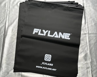 Zwarte ritszakken met logo, op maat gemaakte kledingtassen voor tshirt. Hoodieverpakking met logo bedrukt, op maat gemaakte pakkettassen, tas met ritssluiting, enveloppen