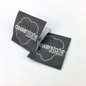 Étiquettes de couture tissées personnalisées de qualité HD pour t-shirts, vestes, chapeaux, pantalons et vêtements