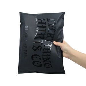 matt Mailing Mail selbstklebende kostenlose Kunststoffverpackung individuell bedruckte Versandtasche black Spot Poly Mailer
