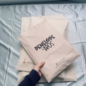Bolsas de correo biodegradables de polietileno de color beige crema personalizadas, 50-500 unidades, bolsas de envío personalizadas con logotipo de un color, bolsas de envío mate personalizadas
