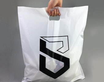 Op de afbeelding: Witte plastic tas met een zwart logo met een gestileerde letter "S".