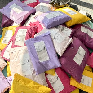 Bolsas de correo biodegradables de polietileno de color beige crema personalizadas, 50-500 unidades, bolsas de envío personalizadas con logotipo de un color, bolsas de envío mate personalizadas