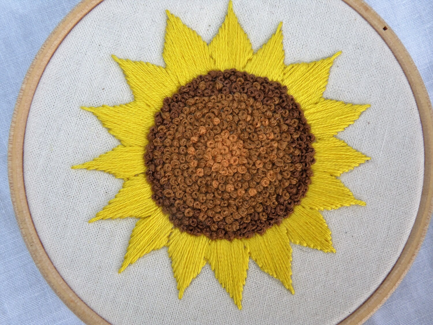 Bordado de mano de girasol. Girasoles bordados. Bordado a | Etsy