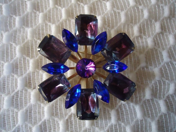 Stunning Vintage Jeweled Brooch - image 2