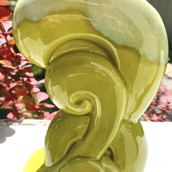 This vintage Royal Haeger USA pottery vase Beautiful Green R900 USA 1946  75th Anniversary