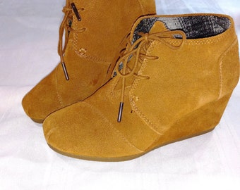 Toms Suede Wedge Desert Ankle Boots Size 5.5