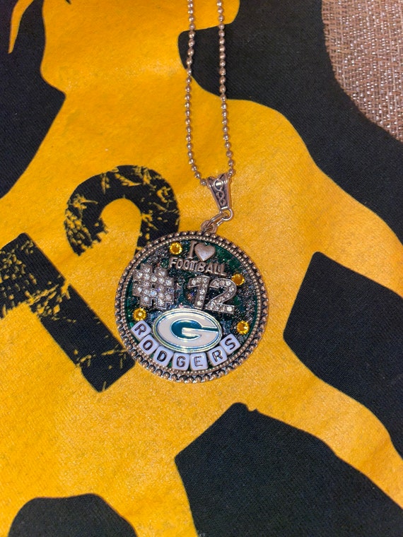 Aaron Rodgers' New Teammate Sauce Gardner Gifted Him the Perfect Jets  Necklace - Sports Illustrated
