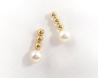 Small Pearl Stud