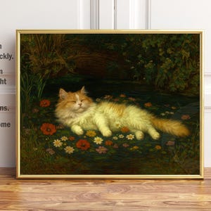 Puede incluir: Impresi&oacute;n enmarcada de un gato relajado en un campo de flores. El gato tiene pelaje naranja y blanco y est&aacute; rodeado de flores rojas, blancas y rosas. La obra de arte est&aacute; impresa en papel grueso.