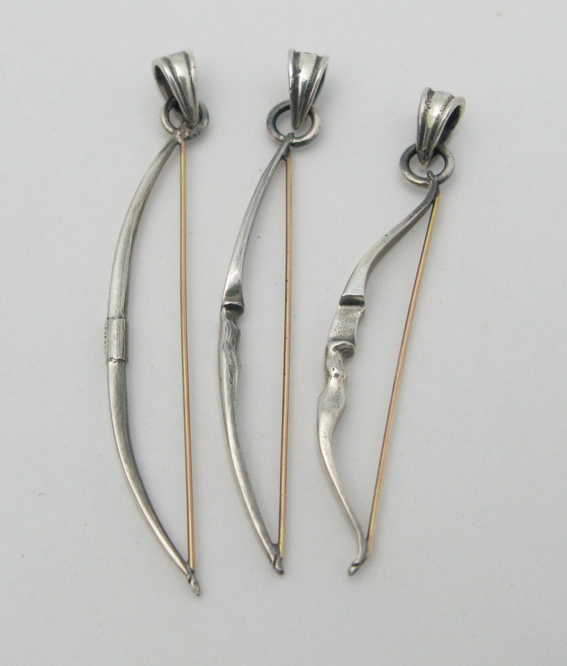 Englischer Langbogen Anhänger in Silber von Archers Jewellery mit Solid