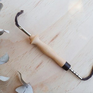 Wood Handle Rug Hook -  Australia