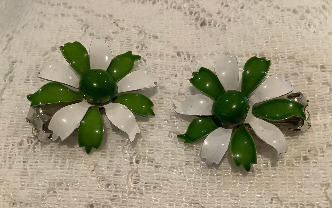 Green and White Flower Clip Earrings Etsy Canada