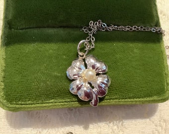 Small Flower Pendant Necklace