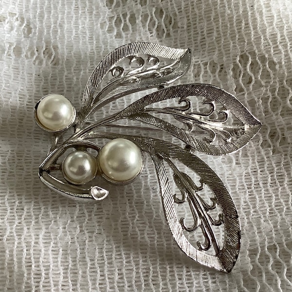 Sarah Cov Canada Faux Pearl Leaf Brooch