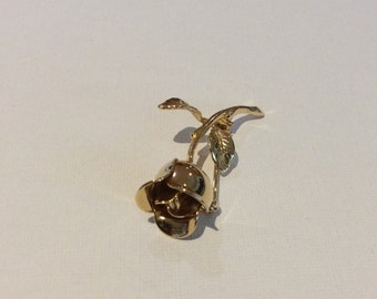Pretty Gold Tone Brooch