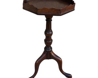 Vintage Mahogany Octagonal Side Table or Drinks Table, Regency Hollywood Regency Scalloped Gallery Table