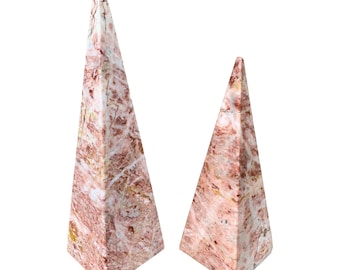 Esculturas de obeliscos de mármol vintage, decoración de pirámides de mármol rosa, acento de piedra neoclásico, objeto de estilismo para estantes estilo Hollywood Regency