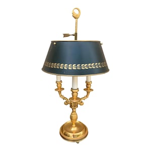 Lampada Bouillotte in ottone dorato in stile provinciale francese con paralume in tole nero decorato a stencil