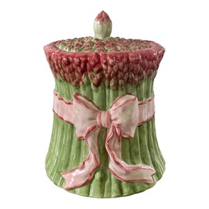 Majolica Ceramic Trompe l&#39;Oeil Asparagus Covered Box