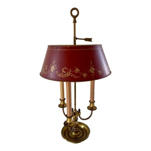 Lampada Bouillotte a tre bracci in ottone della metà del XX secolo con paralume in tole rossa