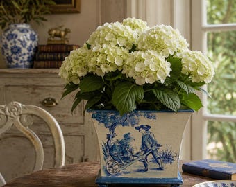 Vintage blau-weißer Übertopf aus Tole, französisches Landhausmotiv, englische Landhausvase aus Metall, Gartendekoration im Chinoiserie-Stil